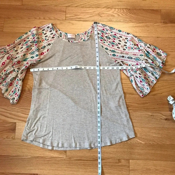 Boho Chic Beige Top with Floral Sleeves - Perfect for Spring & Summer! - Picture 4 of 15